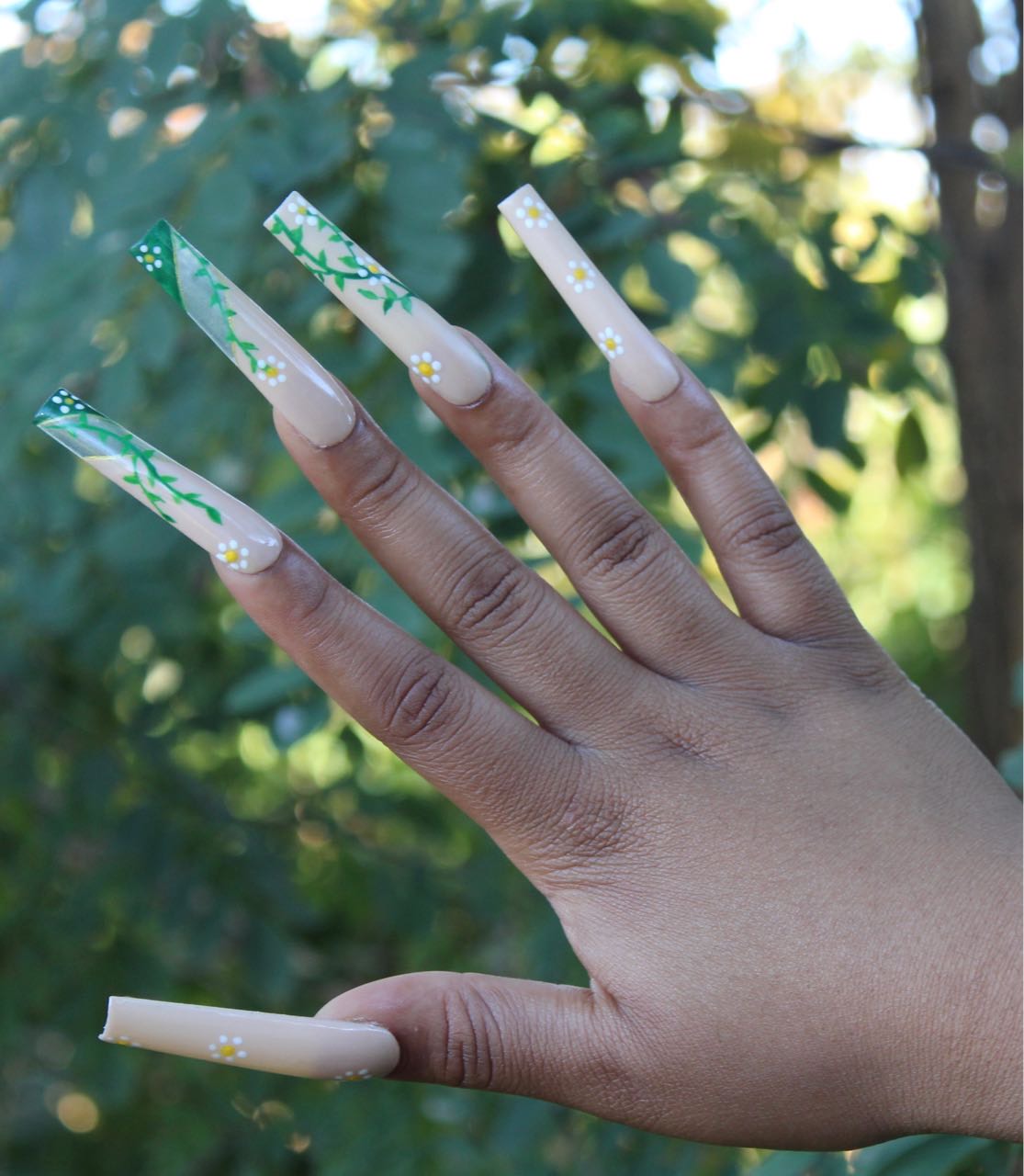 ?? leaf nails