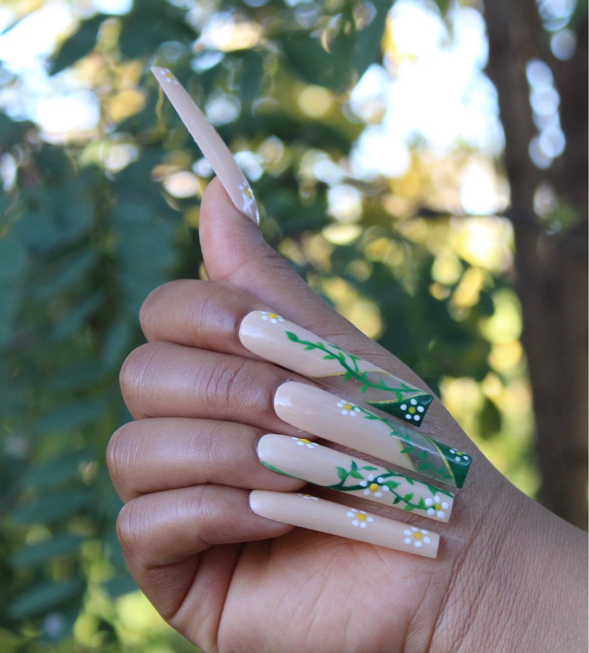 ?? leaf nails