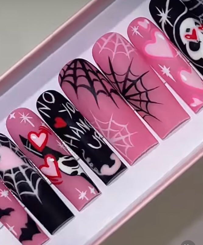 Halloween 😱💗 Hand painted press ons
