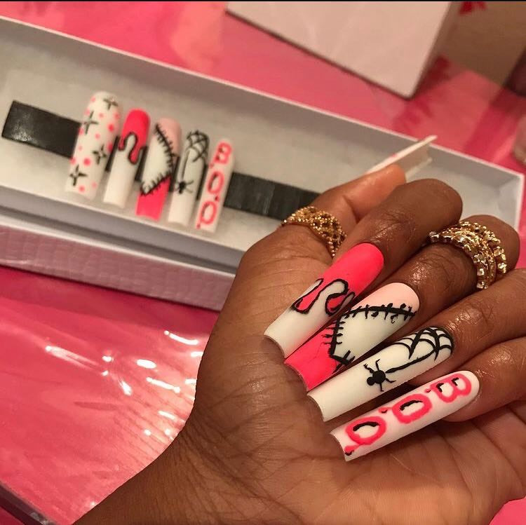 Hot pink spooky press ons 💓 🕷💓