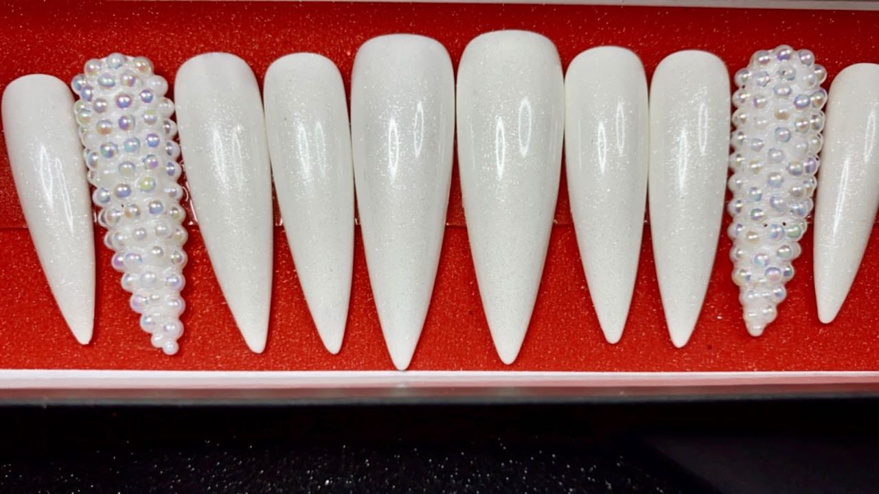 XL stiletto white with Pearls