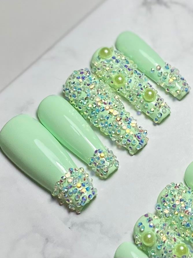 Fashion 💚 Press On Nails