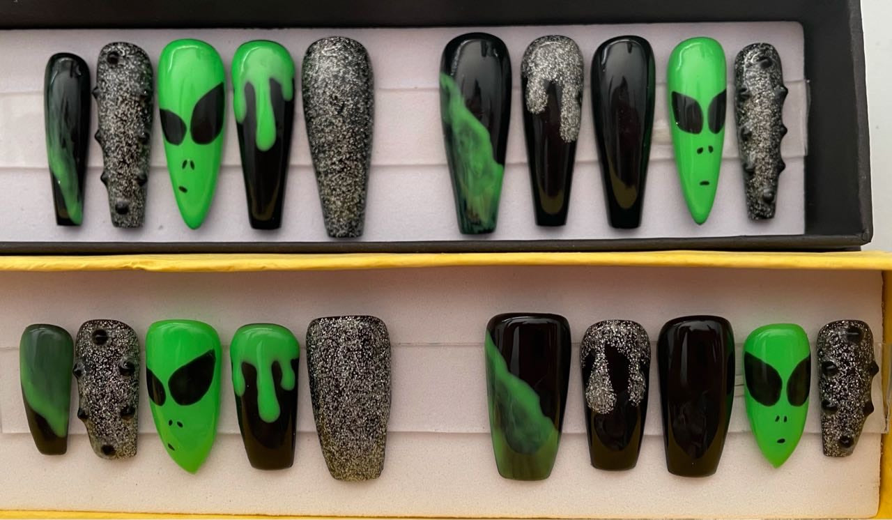 Alien Press on Nails | Glow In The Dark | Fake Nails | Glue On Nails | Stick On Nails